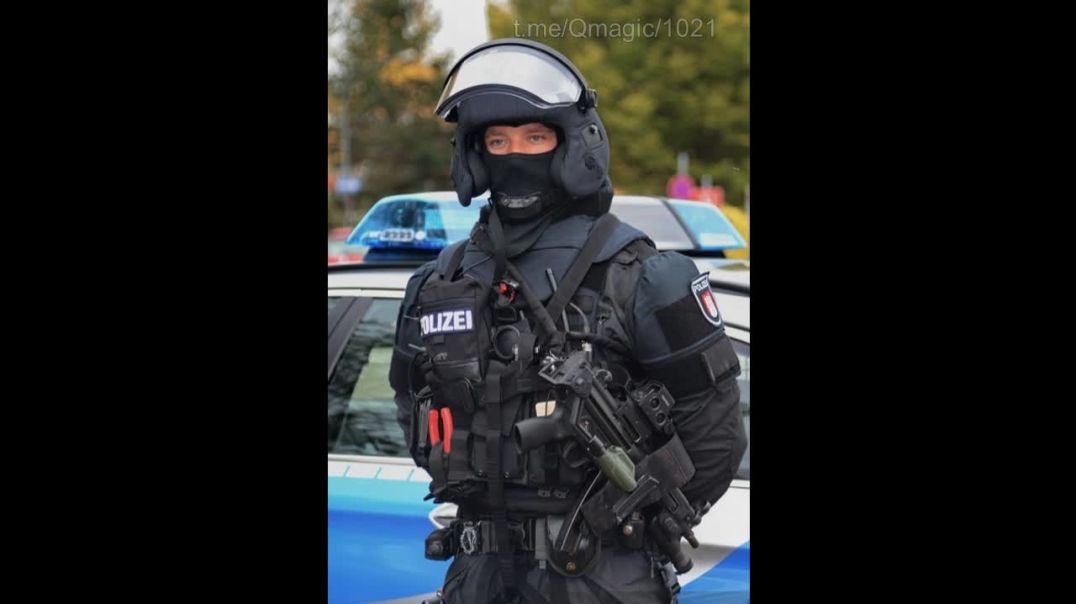 ⁣Schlöffel, Markus • Bundespolizist steht für Remonstrationspflicht