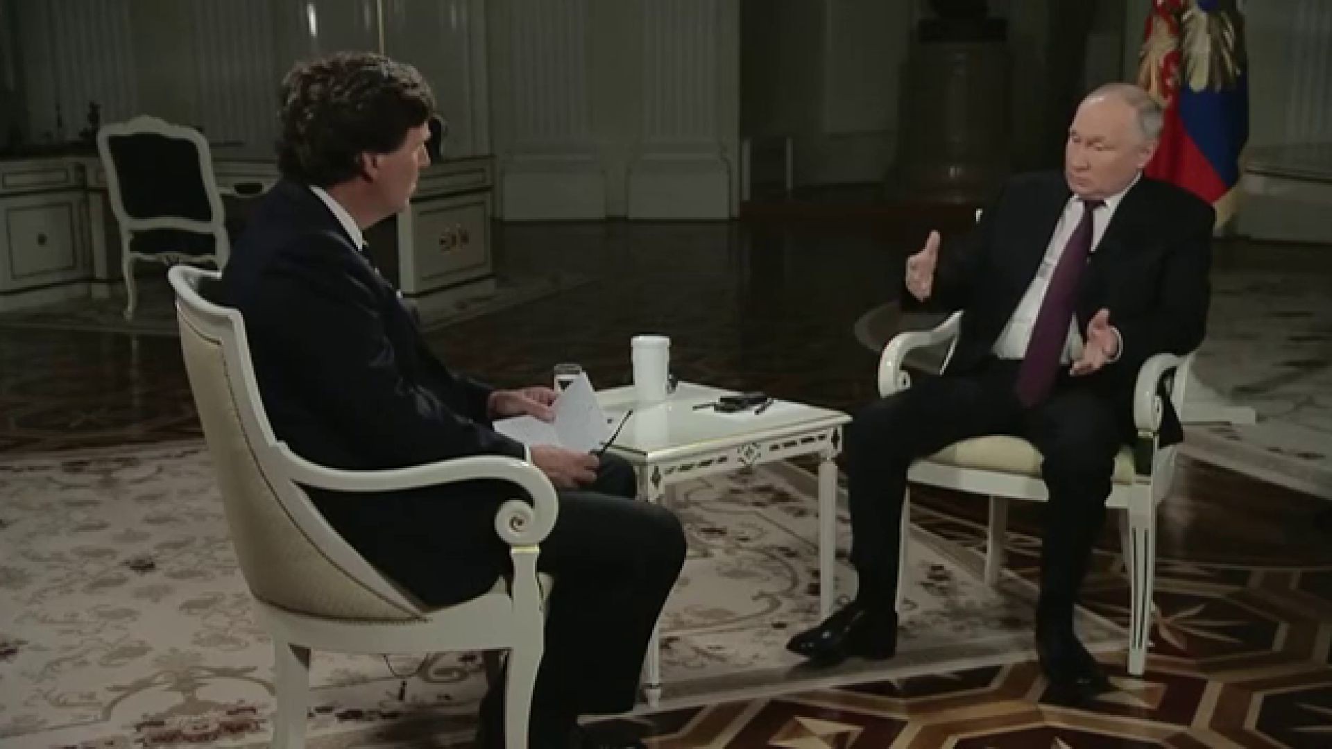 ⁣⁣Tucker Carlson trifft Putin - Das komplette Interview in deutscher Synchronisation